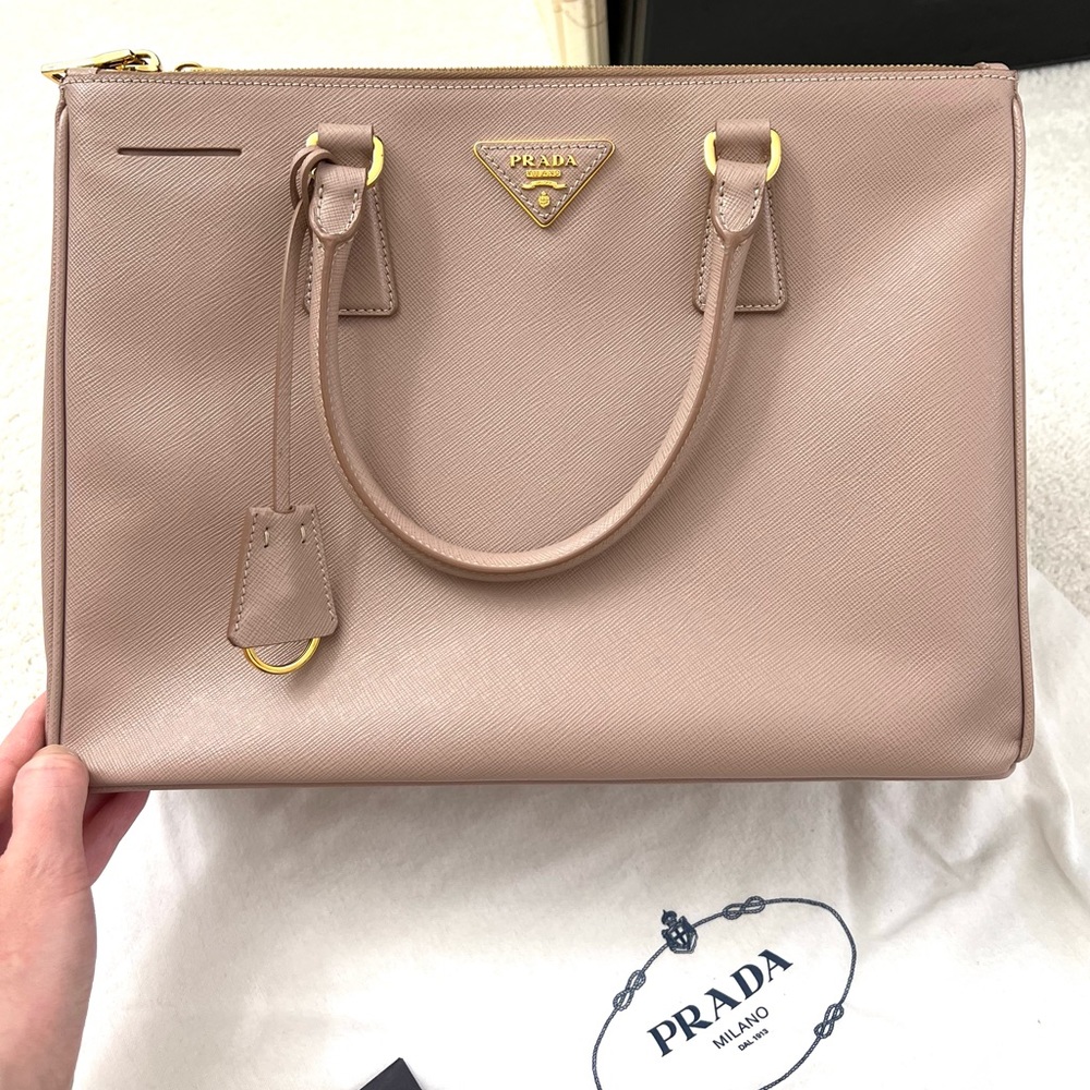 Lux Prada Galleria Saffiano leather tote - Picture 3 of 16